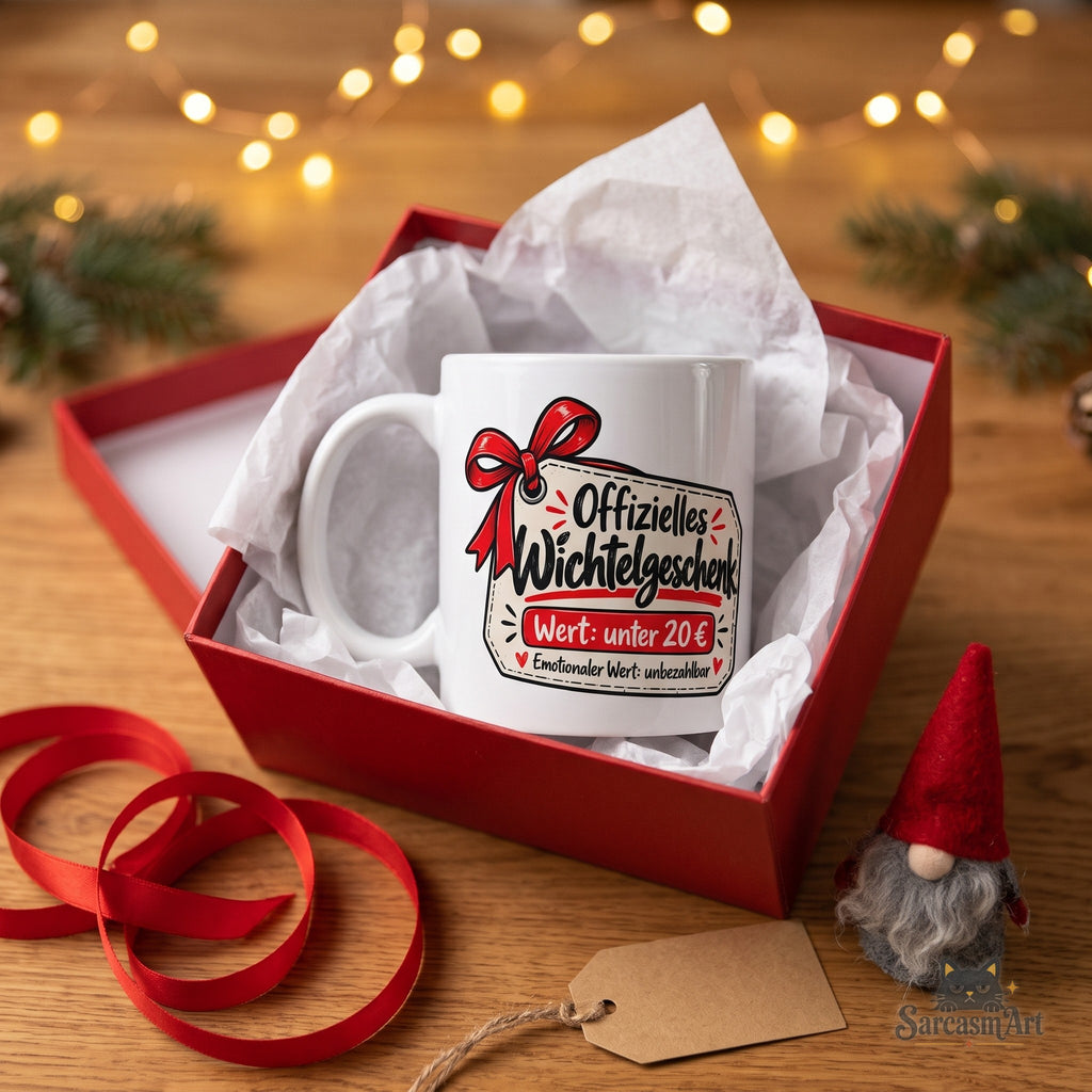 Wichtelgeschenk Tasse in roter Geschenkbox mit Seidenpapier, Geschenkband, Anhänger und Wichtelfigur